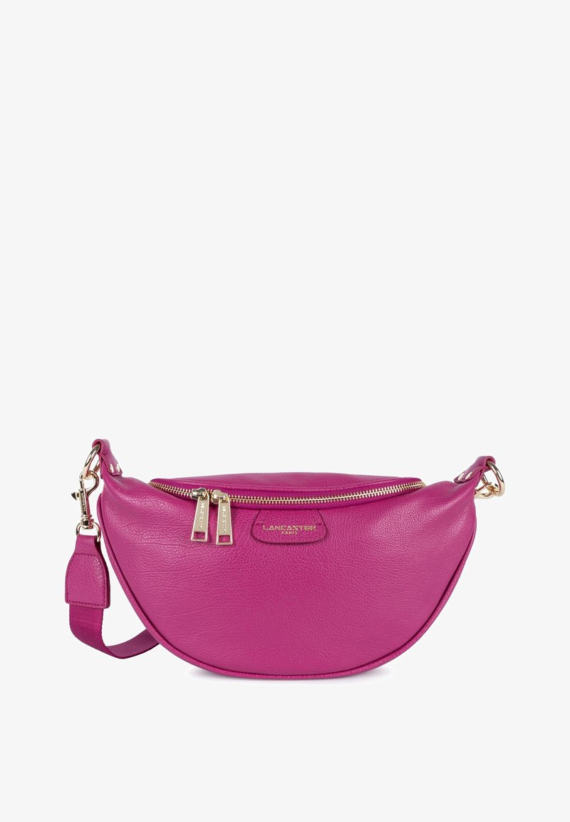Borsa a tracolla in pelle rosa con forma curvata, dettagli in metallo dorato e doppi scomparti con zip. Dotata di tracolla rimovibile per essere indossata a tracolla.