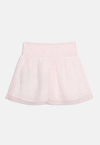 Φούστα παιδική ανοιχτό ροζ με ελαστική σφηκοφωλιά στη μέση και διακριτικό σχέδιο καρδιών σε στρωτό διάφανο ύφασμα.