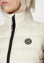 Jeans ANNA - Chaleco - ivory/blanco - Zalando.es