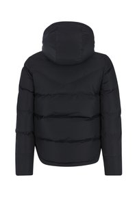 Veste d'hiver noire matelassée avec capuche vue de dos, présentant des coutures horizontales et des manches longues.