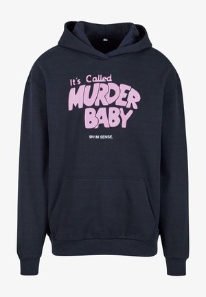 Tume meresinise kapuutsiga särk, mille esiküljel on suur roosa graafiline tekst "See on nimega MÕRV KULLAKE" ja keskel on känguru tasku. Pehme kangas.