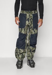 Columbia CORESHOT™ PRINTED PANT - Slēpošanas bikses - greenscape/treebark/black