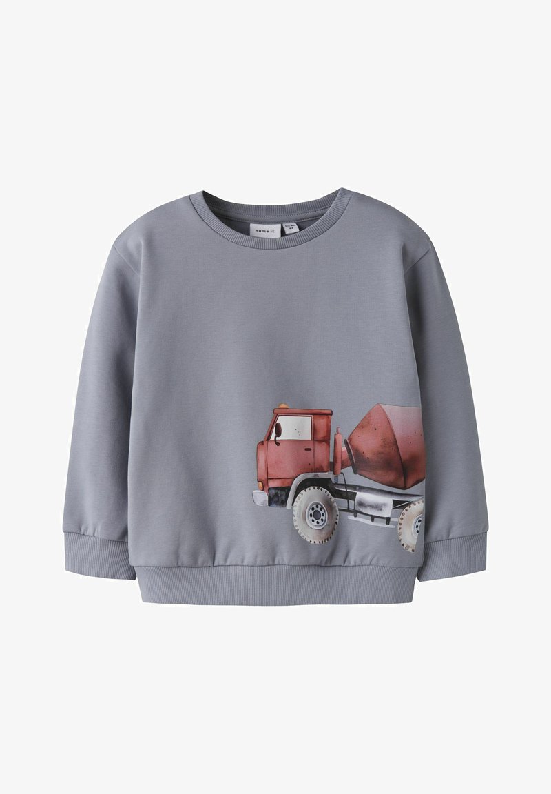 Grå långärmad barntröja med en grafik av en röd betongblandare på framsidan, nedre högra sidan.