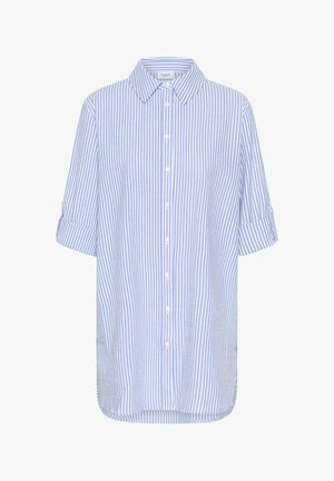 Pruhovaná košeľa v svetlom modrom a bielom prevedení, krátke rukávy s preloženými manžetami, zapínanie na gombíky a uvoľnený strih, vyrobená z ľahkého materiálu.