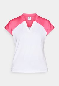 Moteriškas trumpas polo marškinėliai su balta kūnu, rožinėmis satino detalėmis ant pečių ir V formos iškirpte. Pagaminti iš kvėpuojančios medžiagos.