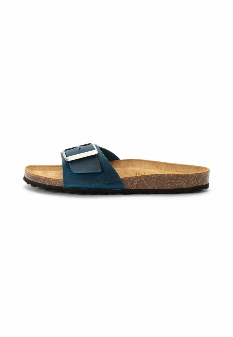 Blå læderslide sandal med en bred rem og sølv rektangulær spænde, med en korkfodbed og struktureret sort gummisål.