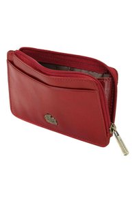 Portafoglio in pelle rossa con chiusura a zip, dotato di una tasca esterna, hardware in tonalità oro e una superficie liscia. Interno foderato con un tessuto a motivo.
