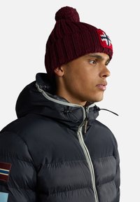 Napapijri SEMIURY - Beanie - vint amaranth