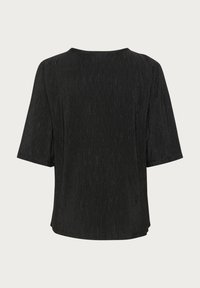 Haut noir à manches courtes avec une texture froissée, un col rond et une coupe ample. Le dos est uni avec des détails subtils.