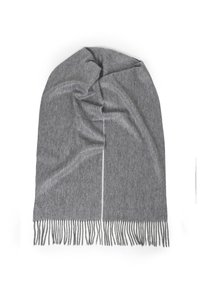 Szary wełniany szalik z frędzlami na krawędziach, o miękkiej fakturze i prostym, stonowanym wzornictwie. Szczegół w postaci centralnej linii dodaje mu wyjątkowości.