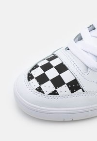 Vans LOWLAND UNISEX - Sapatilhas - true white/black