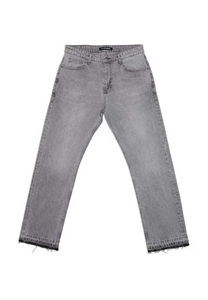 Hallid teksapüksid narmendavate äärega, viie tasku stiil, nööpnööri kinnis ja vöökoha silt valgel taustal.