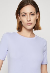 GAP Základné tričko - fresh lavender