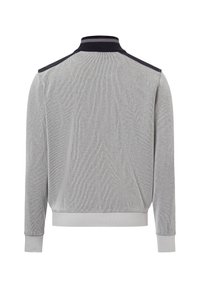 Giacca grigia testurizzata con un motivo a coste, colletto e polsini neri. Presenta una chiusura con zip e un design aderente per il comfort.