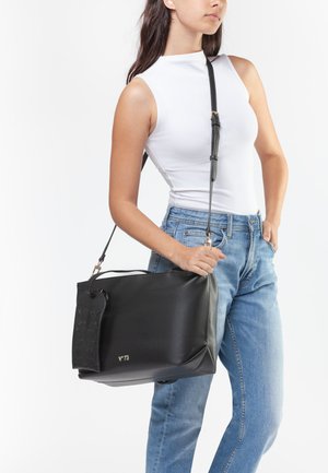 V73, SHOPPING EUGENIA - Bolso de mano - nero