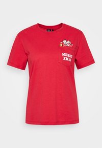 Camiseta de algodón roja de manga corta con un diseño de bolsillo que incluye el texto "FELIZ NAVIDAD" y personajes de dibujos animados, escote redondo y corte estándar.
