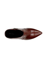 Scarpa rossa in pelle con punta affusolata e texture liscia, dotata di una cerniera laterale. La soletta presenta il nome del marchio "wojos" stampato in nero.