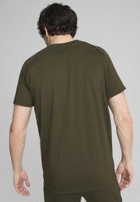 Puma - Sports T-shirts - dark olive Miniaturebillede 1