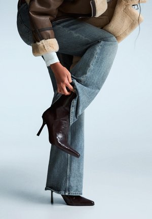 Bershka Højhælede støvletter - dark red