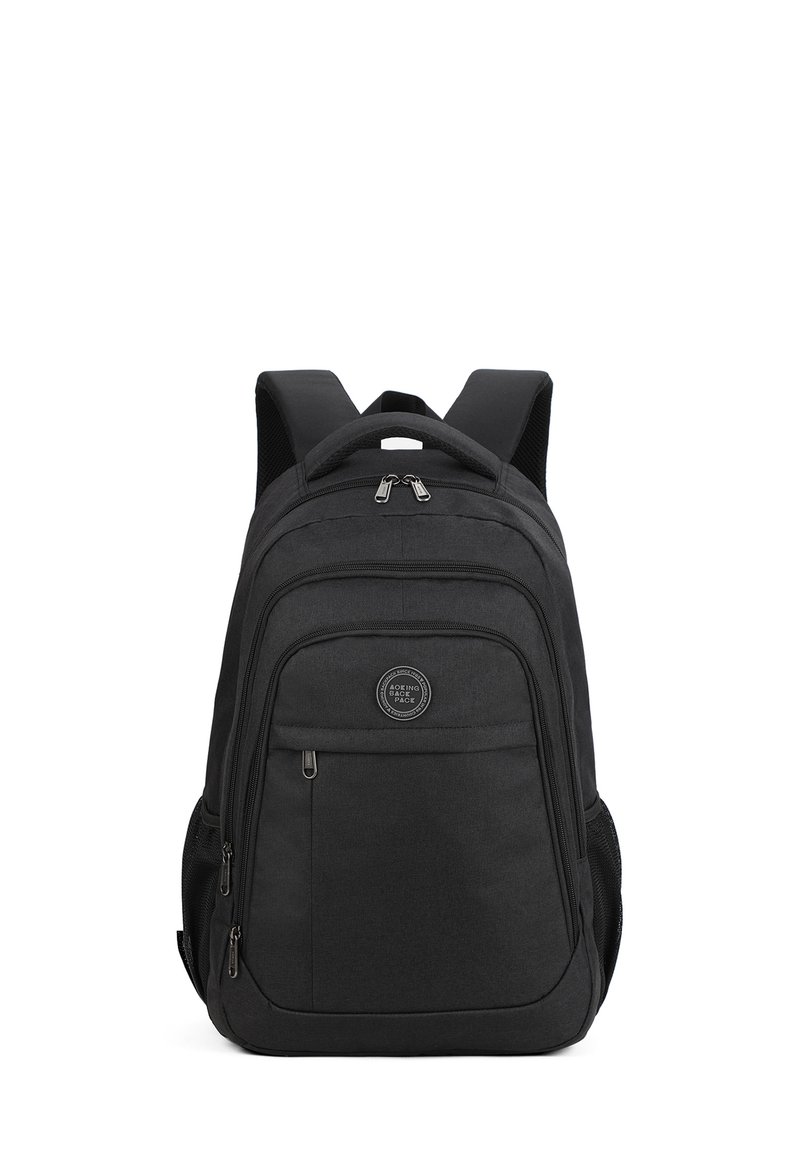 Sac à dos noir en tissu durable, doté de plusieurs poches zippées, de bretelles rembourrées et d'une poignée supérieure pour le transport.