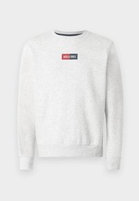 Grijze sweatshirt met een ronde hals, geribde manchetten en zoom, met een rood en marineblauw rechthoekig logo-opdruk op de borst. Zachte stoftextuur.