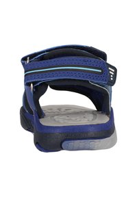 Blauwe sandaal met verstelbare band, gestructureerde zool en een gevoerde binnenkant. Heeft een rubberen, flexibele basis voor comfort en grip.