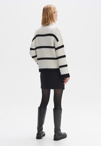 OPUS PORY STRIPE - Trui - milk