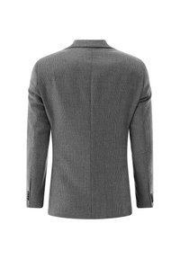 Blazer grigio caratterizzato da un tessuto testurizzato, con uno spacco singolo sul retro e polsini abbottonati. Vestibilità su misura con un design del collo classico.