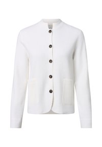 Cardigan bianco a maglia con scollo rotondo, chiusura anteriore con bottoni e due tasche applicate. Presenta bottoni scuri e una consistenza morbida.