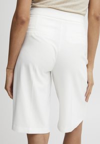 b.young BYRIZETTA - Short - off white