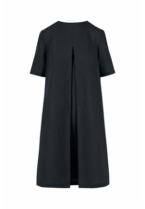 Zwarte knielange jurk met korte mouwen en een centrale verticale plooi op de rug.