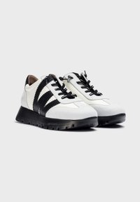 WONDERS Zapatillas - white