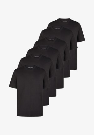 Set di sei t-shirt nere a collo rotondo. Realizzate in cotone, presentano maniche corte e una vestibilità rilassata. Le etichette mostrano "JACK & JONES".