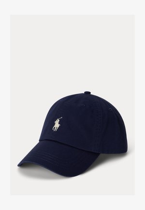 Cappellino da baseball blu navy in cotone con visiera curva, con logo ricamato bianco di un cavaliere su un cavallo sulla parte anteriore.