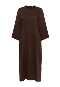 Dunkelbraunes Midikleid mit rundem Ausschnitt, weit geschnittenen Dreiviertelärmeln und einer dezenten Naht in der Taille, präsentiert vor einem weißen Hintergrund.