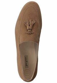 Pruun nahast slip-on king, millel on ümar varvas, kaunistava lipsu ja õmbluse detailiga. Siseosa näitab pehme voodriga.