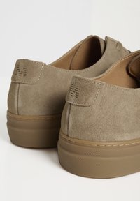 Matinique ROWDY - Hétköznapi fűzős cipő - simply taupe