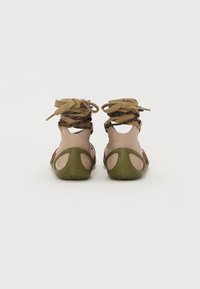 ECCO BY NATACHA RAMSAY-LEVI - BIOM LITE - Balerīnas laiviņas - coffee/nutmeg brown