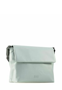 Borsa a tracolla rettangolare grigia chiara con chiusura a pattina e tracolla scura regolabile, impresso con un logo del marchio sul davanti.