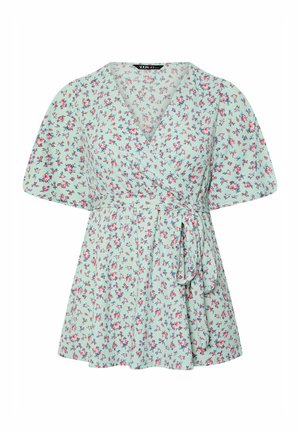 Blumen-Wickelbluse in Hellblau mit kurzen Ärmeln, ausgestattet mit einem Bindeband an der Taille und kleinen rosa und lila Blumenmustern.