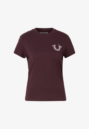 Burgundy pamut póló rövid ujjakkal, kerek nyakkal és egy apró ezüst logóval a bal mellen. Sima textúra, laza szabás.