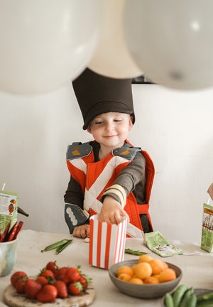 Fabelab DRESS-UP - GARDE. - Rotaļlieta - mars red