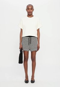 CLOSED CROPPED - Pamata T-krekls - off-white