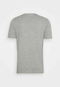 Szara bawełniana koszulka z krótkim rękawem, okrągłym dekoltem i gładką fakturą. Brak widocznych wzorów lub akcentów w widoku z tyłu.