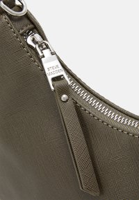 Steve Madden BVITAL SET - Taška s příčným popruhem - olive