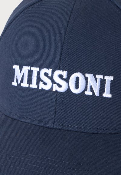 Casquette de baseball bleu marine avec texte blanc brodé indiquant "MISSONI" sur la face avant.