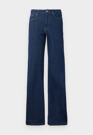 Donkerblauwe denim jeans met een rechte snit, vijf zakken, knoop- en ritsluiting, en minimale stikdetails. Gladde textuur.