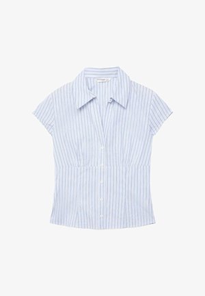 Bledo modra in bela bluza s kratkimi rokavi, navpične črte, z gumbi spredaj in koničastim ovratnikom.