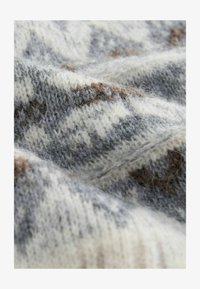 Unselected, ecru fairisle cable knit