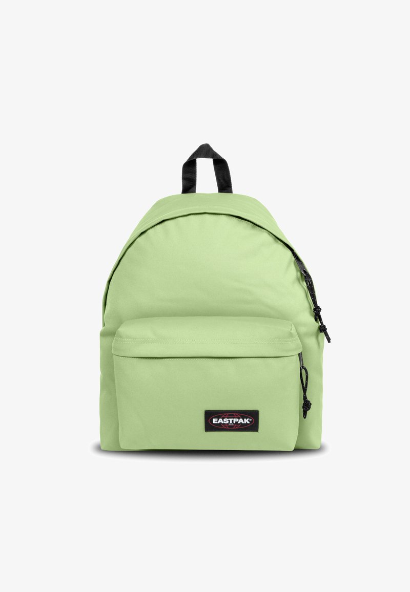 Sac à dos en tissu vert, de forme arrondie, avec une poche zippée à l'avant, des bretelles ajustables et une poignée de transport sur le dessus. Logo Eastpak sur le devant.